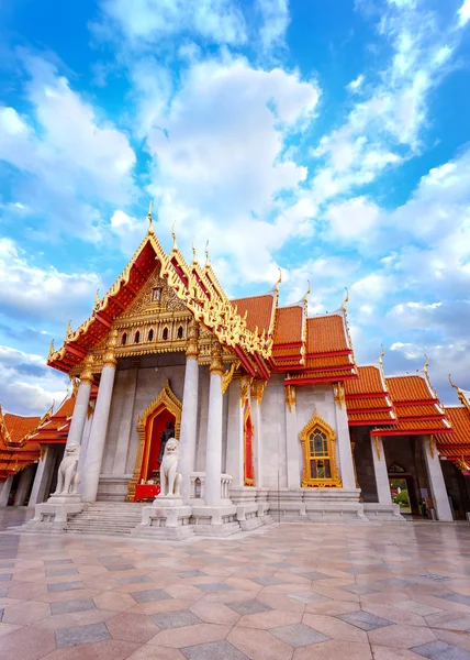 Der Marmortempel, Wat Benchamabopit Dusitvanaram in Bangkok, Thailand — Stockfoto