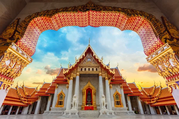 De marmeren tempel, Wat Benchamabopit Dusitvanaram in Bangkok, Thailand — Stockfoto