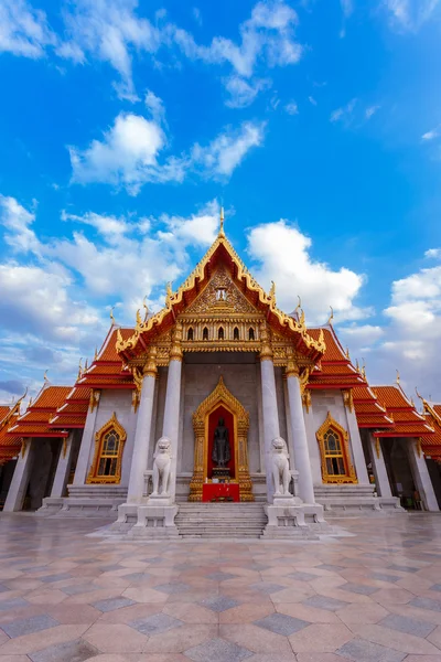 Marmortemplet, Wat Benchamabopit Dusitvanaram i Bangkok, Thailand — Stockfoto