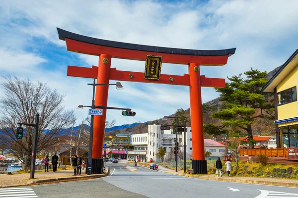 Massiccia porta torii al lago Chuzenji a NIkko, Giappone — Foto Stock