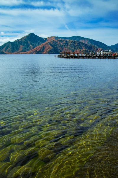 Lago Chuzenji no Parque Nacional Nikko na Prefeitura de Tochigi, no Japão — Fotografia de Stock