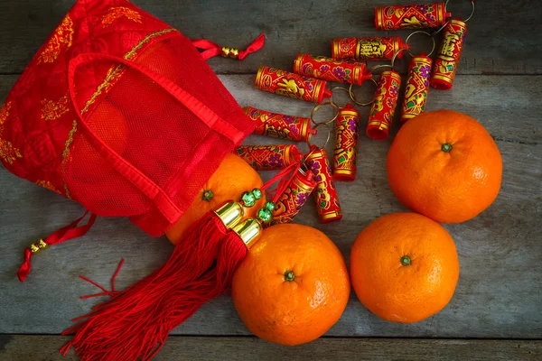 Oranges with Red Lucky Pouches and Firecracker Prepared for a Ch — Stock Photo, Image