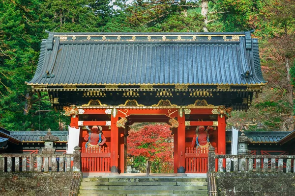 Nio-mon Gate em Taiyuinbyo - o Mausoléu de Shogun Tokugawa Iemitsu em Nikko, Japão — Fotografia de Stock