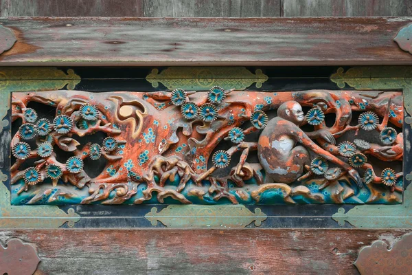 Sculpture sur bois de singes au sanctuaire Nikko Toshogu au Japon — Photo