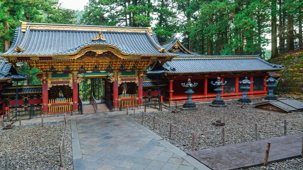 Yashamon Gate en Taiyuinbyo - el Mausoleo del Shogun Tokugawa Iemitsu en Nikko, Japón — Foto de Stock