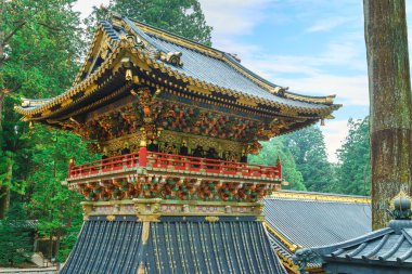 Shoro - Nikko, Tochigi, Japan, Tosho-gu tapınak Yomeimon kapısı önünde bir çan kulesi