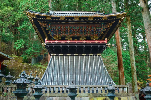 Glockenturm (shoro) in Taiyuinbyo - das Mausoleum des Shogun tokugawa iemitsu in Nikko, Japan — Stockfoto