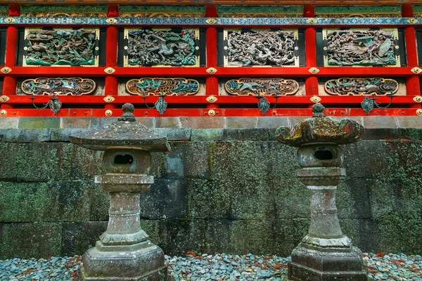 Kairo - de muur van Yomeimon gate bij Tosho-gu heiligdom in Nikko, Tochigi, Japan — Stockfoto