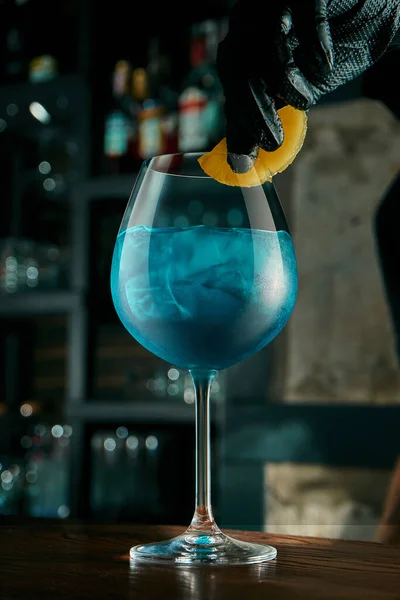 Bartender Prepares Alcoholic Cocktail Decorating Drink Fruits Flowers Blue Cocktail — Stock Photo, Image