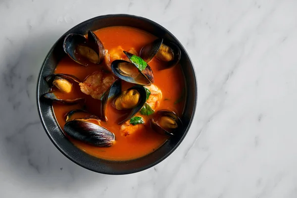 Gruesa Sopa Caciucco Toscano Con Mariscos Sopa Roja Clásica Con —  Fotos de Stock