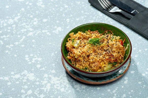 Mâncare Pan Asiatică Delicioasă Preparați Orez Pui Legume Sos Dulce — Fotografie, imagine de stoc