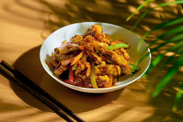 Biber Domatesli Tatlı Ekşi Soslu Kızarmış Patlıcan Çin Tarifi Mutfağı — Stok fotoğraf