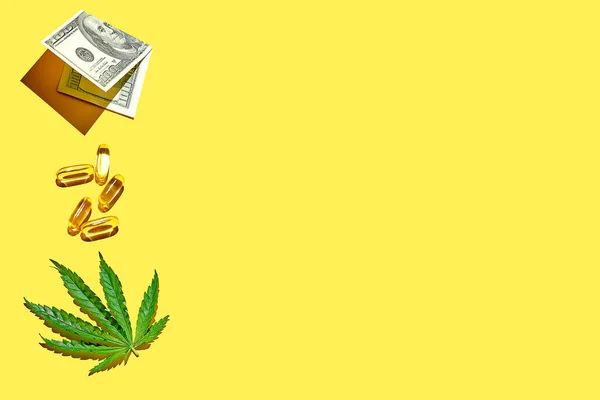 Muster Mit Cannabisblatt Hundert Dollar Schein Und Gelben Transparenten Pillen — Stockfoto