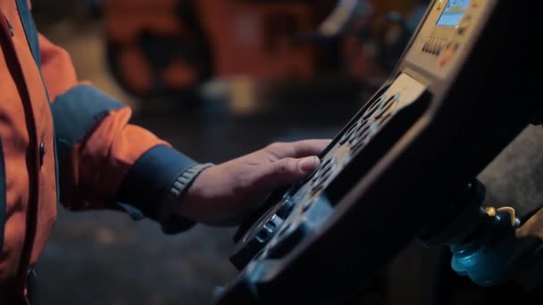 A close-up of the asphalt pavers control panel. Road workers hand at the asphalt pavers console. Road repair, construction of a new road in the city. — Stock Video