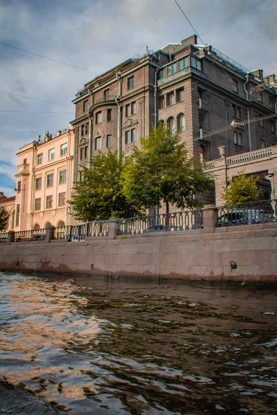 Häuser Mit Fenstern Auf Den Straßen Von Petersburg Russland — Stockfoto