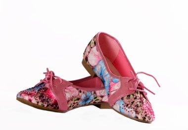 Beyaz bir arka plan üzerinde pembe Ayakkabı.