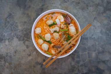 Tom Yum, Asyalıların lezzetli, sıcak ve baharatlı fast food 'u.. 