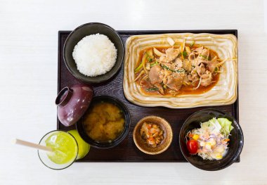 Japon eriştesi tabakta.. 