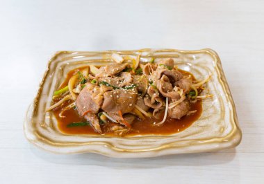 Japon eriştesi tabakta.. 