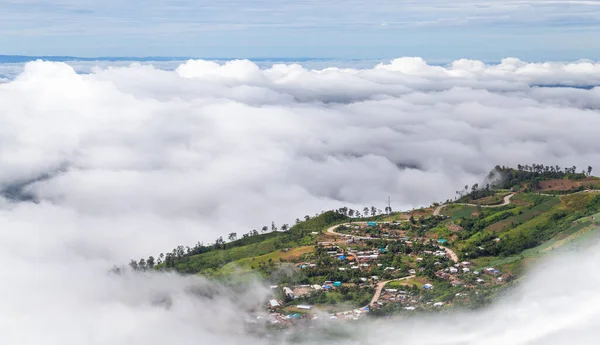 Sea Fog Cover Mountain Flowing Small Village — Foto de Stock