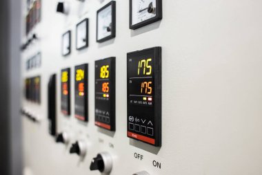 Fabrikadaki bir çok düğme