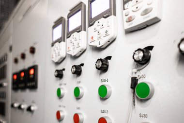 Fabrikadaki bir çok düğme