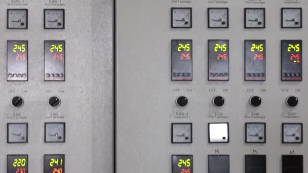 Sala de control eléctrico en edificio industrial Fábrica — Vídeo de stock