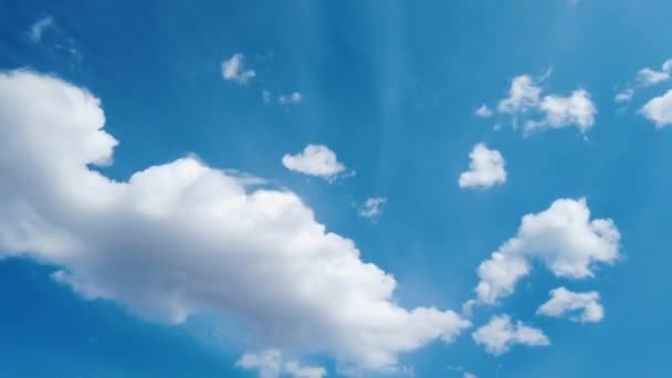 Time-lapse dinamico di nuvole fluttuanti nel cielo — Video Stock