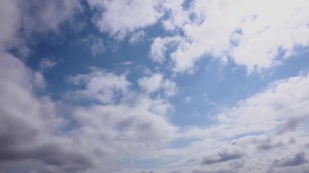 Timelapse shooting white clouds moving fast in the blue sky — Stock Video