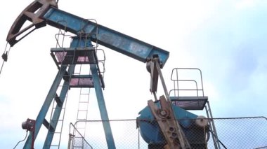 Enayi çubuğu pompalar ve yağ pompalar. Petrol kuyularının işletimi ve bakımı