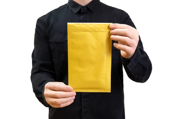 Vista Colheita Envelope Bolha Acolchoado Sendo Realizada Por Homem Uniforme — Fotografia de Stock