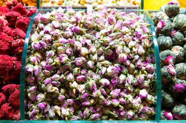 Türkiye 'deki Grand Bazaar' da çeşitli çaylarla tezgah