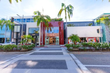 Beverly Hills, California - 21 Ocak 2026: Prada, Loro Piana ve Tod 'un Beverly Hills' teki simgesel rodeo sürücüsü de dahil olmak üzere üst düzey moda perakendecileri.