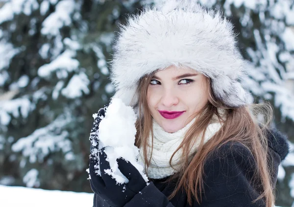 Preparándose para una pelea de bolas de nieve — Foto de Stock