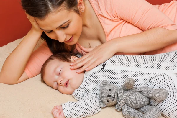 Mère avec son bébé — Photo