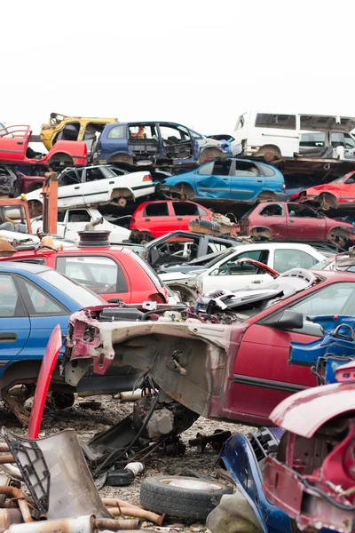 Autos auf Schrottplatz — Stockfoto