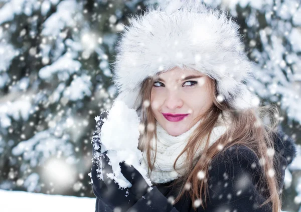 Preparándose para una pelea de bolas de nieve — Foto de Stock