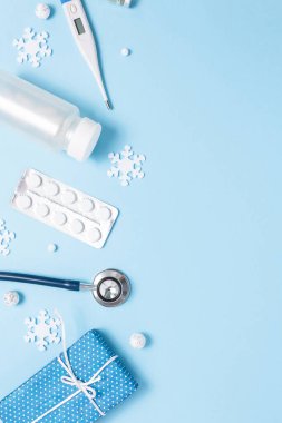 Tıbbî Noel 'de. Uzayı kopyala Mavi arkaplan. 