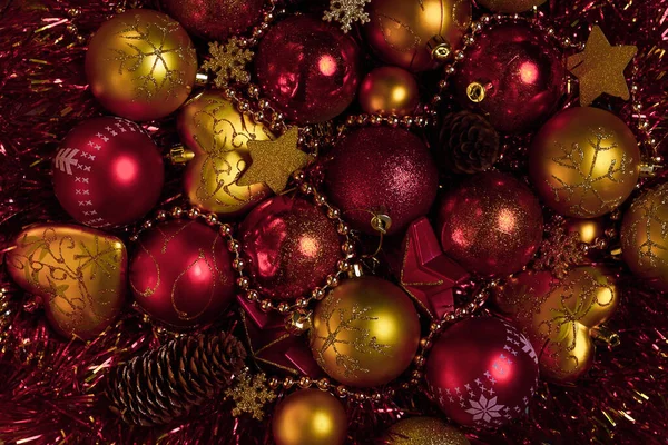 Csodálatos Karácsonyi Kompozíció Arany Piros Karácsonyi Labdák Karácsonyi Vagy Újévi — Stock Fotó