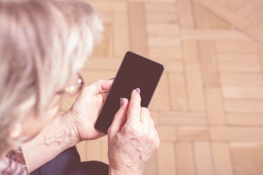 Cep telefonu eski ellerde.. 