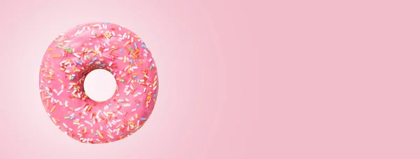 Donut Rosa Inteiro Engraçado Fundo Rosa Formato Banner Com Espaço — Fotografia de Stock