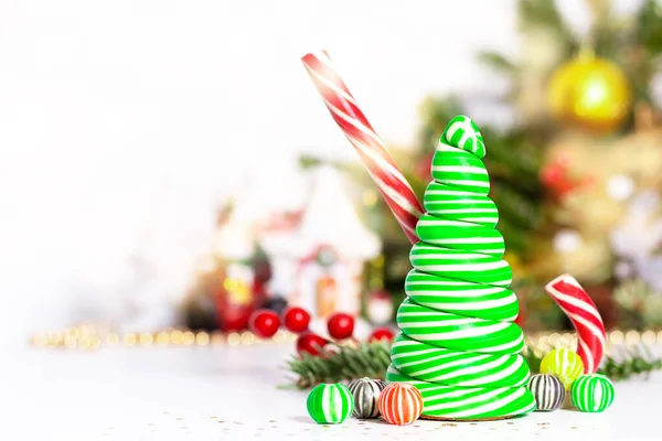 Bastoncini Caramelle Caramello Albero Natale Con Divertenti Palline Dolci Albero — Foto Stock