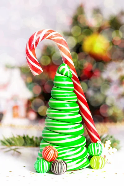 Bastoncini Caramelle Caramello Albero Natale Con Divertenti Palline Dolci Concetto — Foto Stock