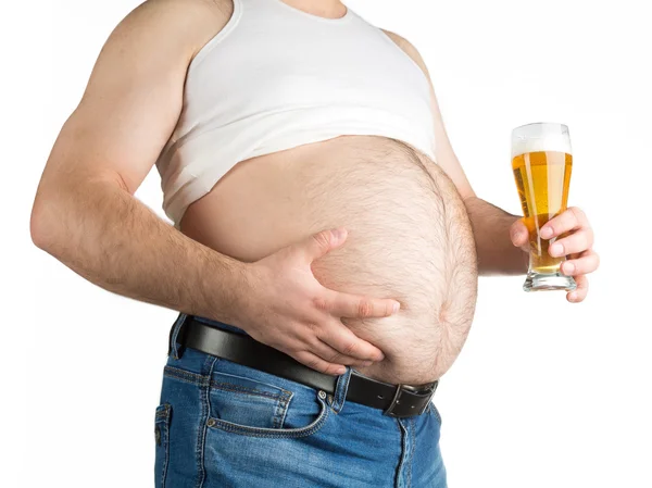 Primer plano vientre gordo con cerveza aislada sobre fondo blanco — Foto de Stock