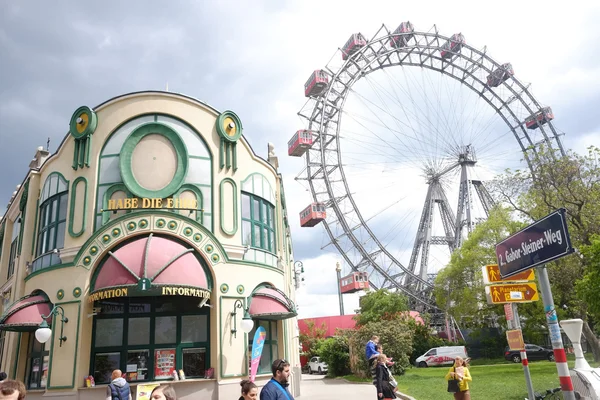 VIENNA, AUSTRIA - 16 Mei 2016: Wiener Riesenrad di Prater Park — Stok Foto