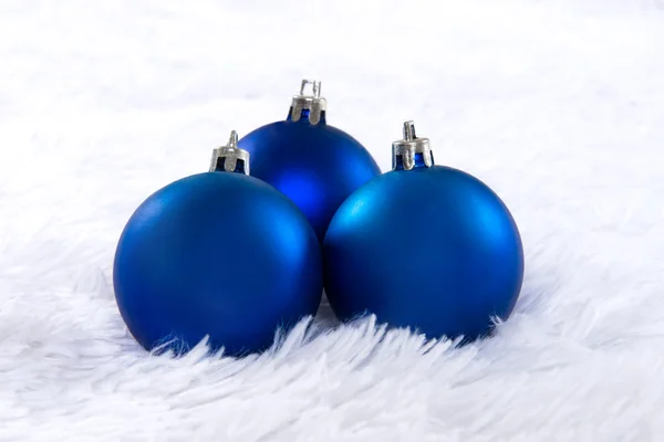 Tre palline di Natale blu — Foto Stock