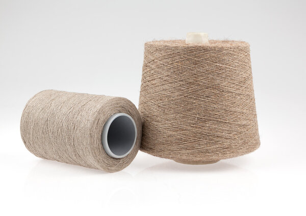 Боббин со льном
