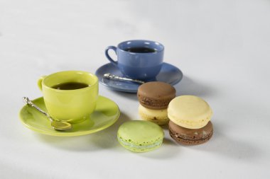 renkli Fransızca macaroons ile çay