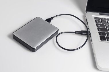 sabit disk bilgisayara bağlı