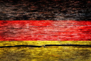 Almanya bayrağı eski kırık tahtaya yıpranmış boya ile boyanmış. Grunge görünüm.